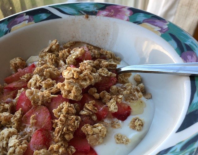 Making homemade yogurt is easier, cheaper, and healthier than store-bought! Try this recipe for plain yogurt and learn how to make thick Greek yogurt too!