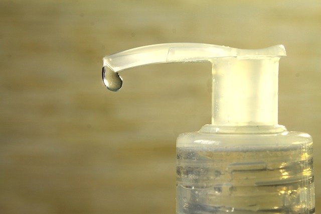 Most hand sanitizers contain harsh chemicals that are drying to the skin and smell very strong. Make your own natural hand sanitizer with essential oils!