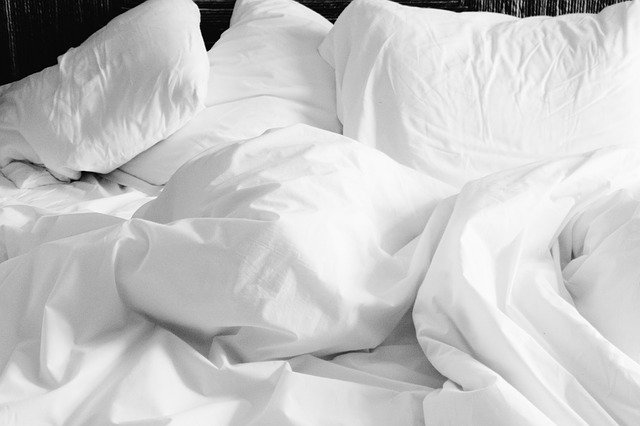 How to Create a Non-Toxic Bedroom for a healthier, more restful sleep!