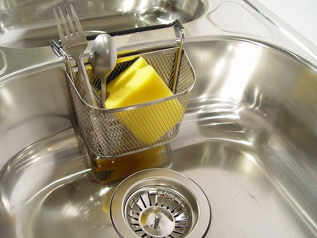 The beginner's guide to making your own homemade non-toxic household cleaners. Rid your home of harmful chemicals, one cleaning product at a time.