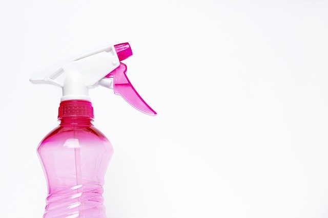 The beginner's guide to making your own homemade non-toxic household cleaners. Rid your home of harmful chemicals, one cleaning product at a time.
