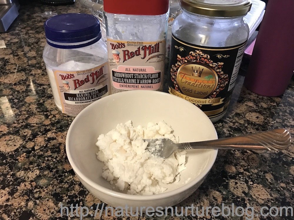 What's really hiding in your deodorant? Find out how (and why) to switch to a non-toxic deodorant, with a simple homemade recipe and the safer alternatives you can find at the store!