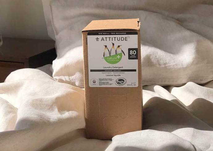 Check out this list of non-toxic, low-waste cleaning products from around the world! Over 15 brands of sustainable, natural cleaning products for your home.